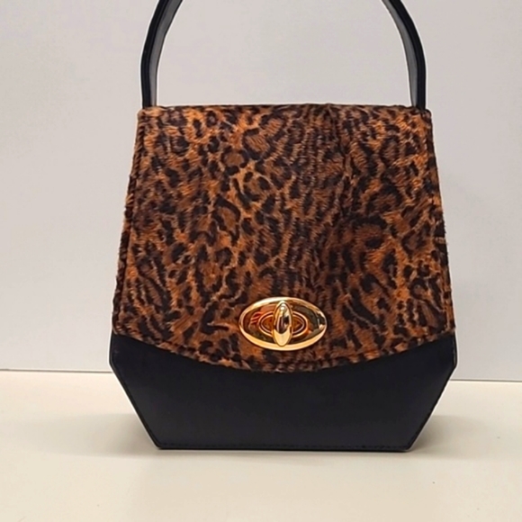 Dainty Animal Print Handbag - Picture 2 of 15